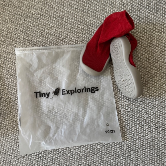 Brand New - Tiny Explorings, baby sock shoes   Size 12-18 mo - Picture 2 of 2